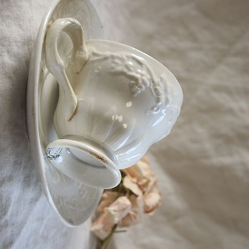 19世紀クレイユモントロー美しいレリーフのカップフランスアンティーク