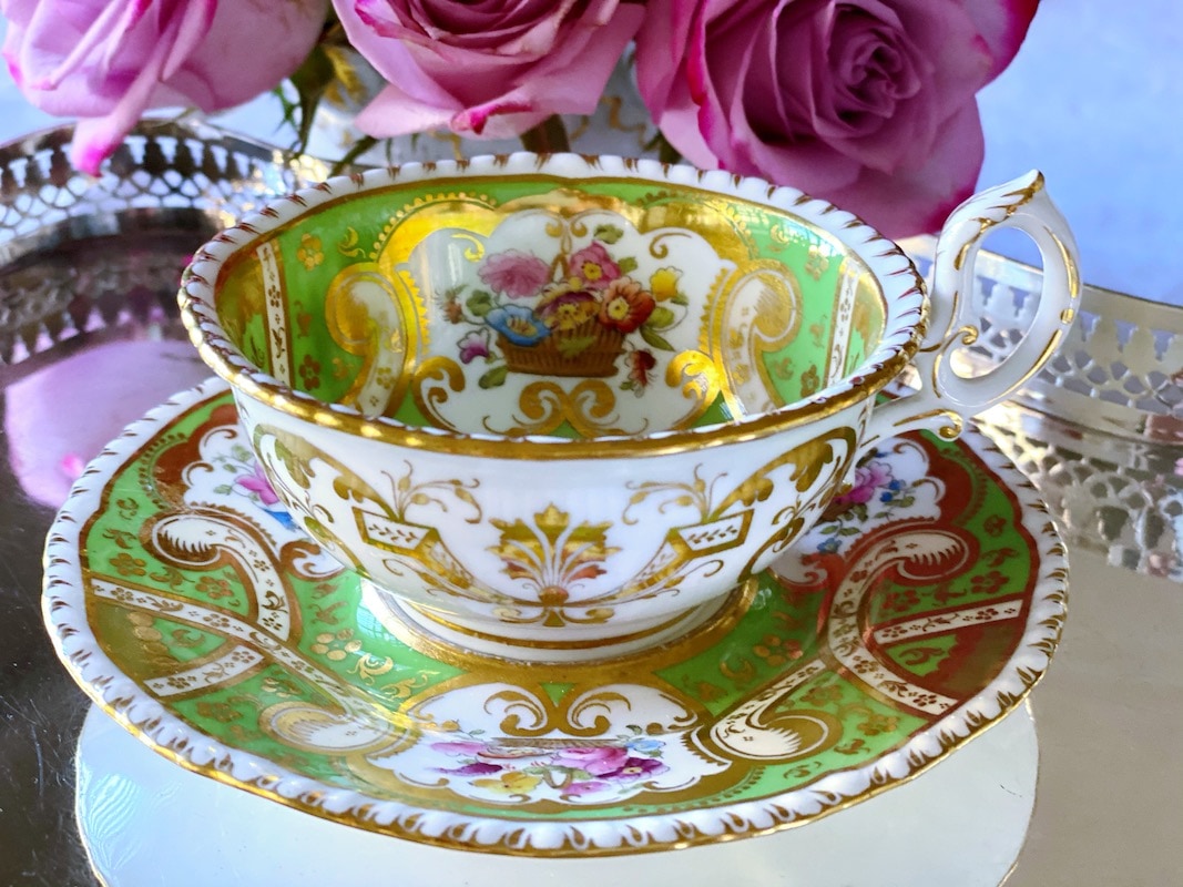 英国アンティーク　コールポート　ストロベリーバスケット Coalport(コールポート) ストロベリーバスケット/イギリスアンティーク