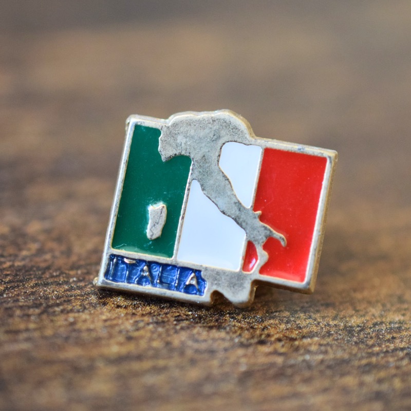 【美品！】イタリア館限定*ランダムピンバッジ／イタリア館ロゴ*天使ルーチェ３点 美品！】イタリア館限定*ランダムピンバッジ／イタリア館ロゴ