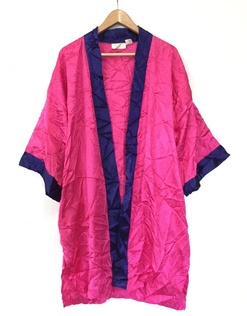 VICTORIA'S SECRET ヴィクトリアシークレット サテンガウン アメリカ直輸入 ポリジャケット 送料無料 レディース フリー/ピンクx紺 ナイトウエア ルームウエア USA アメカジ 花柄 ボタニカル ゴージャス セクシー VS 古着卸 業販-SPEC.CO.,LTD.