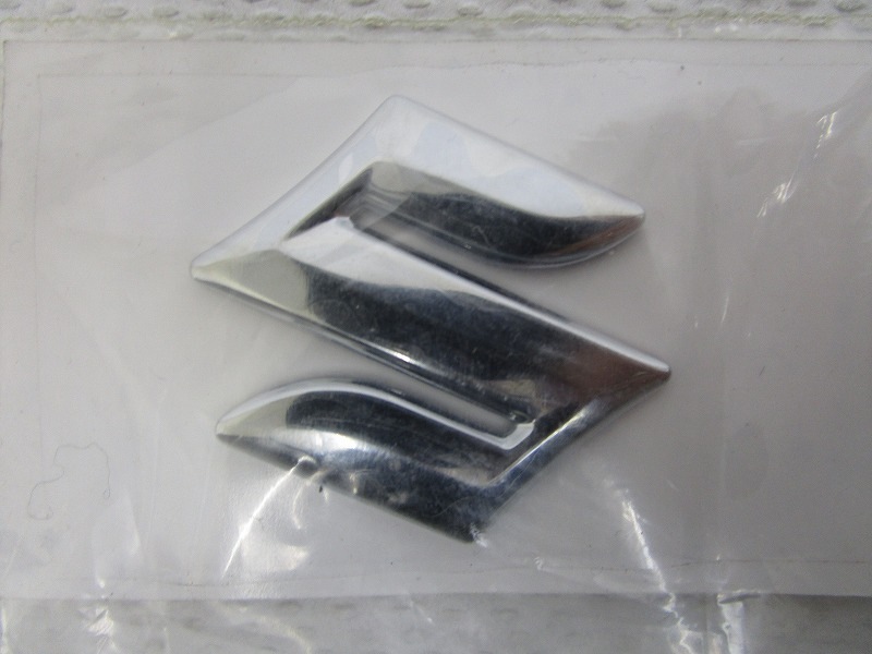 純正 スズキ エンブレム 燃料タンク SUZUKI シルバー バイク