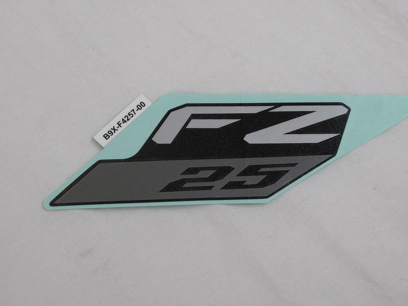YAMAHA 純正 FZ25['20] ステッカー 左エアガイドカバー[車体