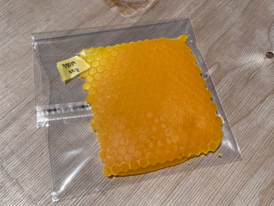 ◆綺麗な天然みつろう【みつばちの蜜蝋】360g（手作り化粧品の作製材料に！） P5倍 ビーズワックス・精製・ホワイト（蜜蝋）／50g 植物性
