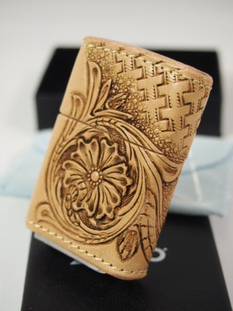 ジッポーライター： Zippo 革巻き レザー 『彫刻』 CHAOS 唐草