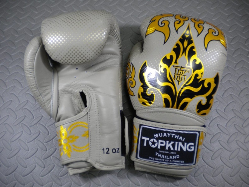 本物の TOP KING 16ozグローブ＋ヘッドギア＋レガース セットオマケも多数！ ボクシング