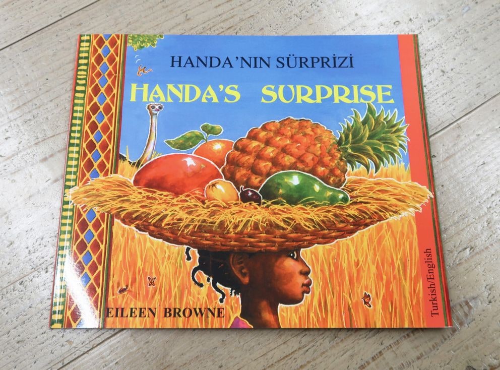 84 Handa's Surprise 音声絵本 読み聞かせにぴったりの楽しい絵本、『Handa's Surprise』のご