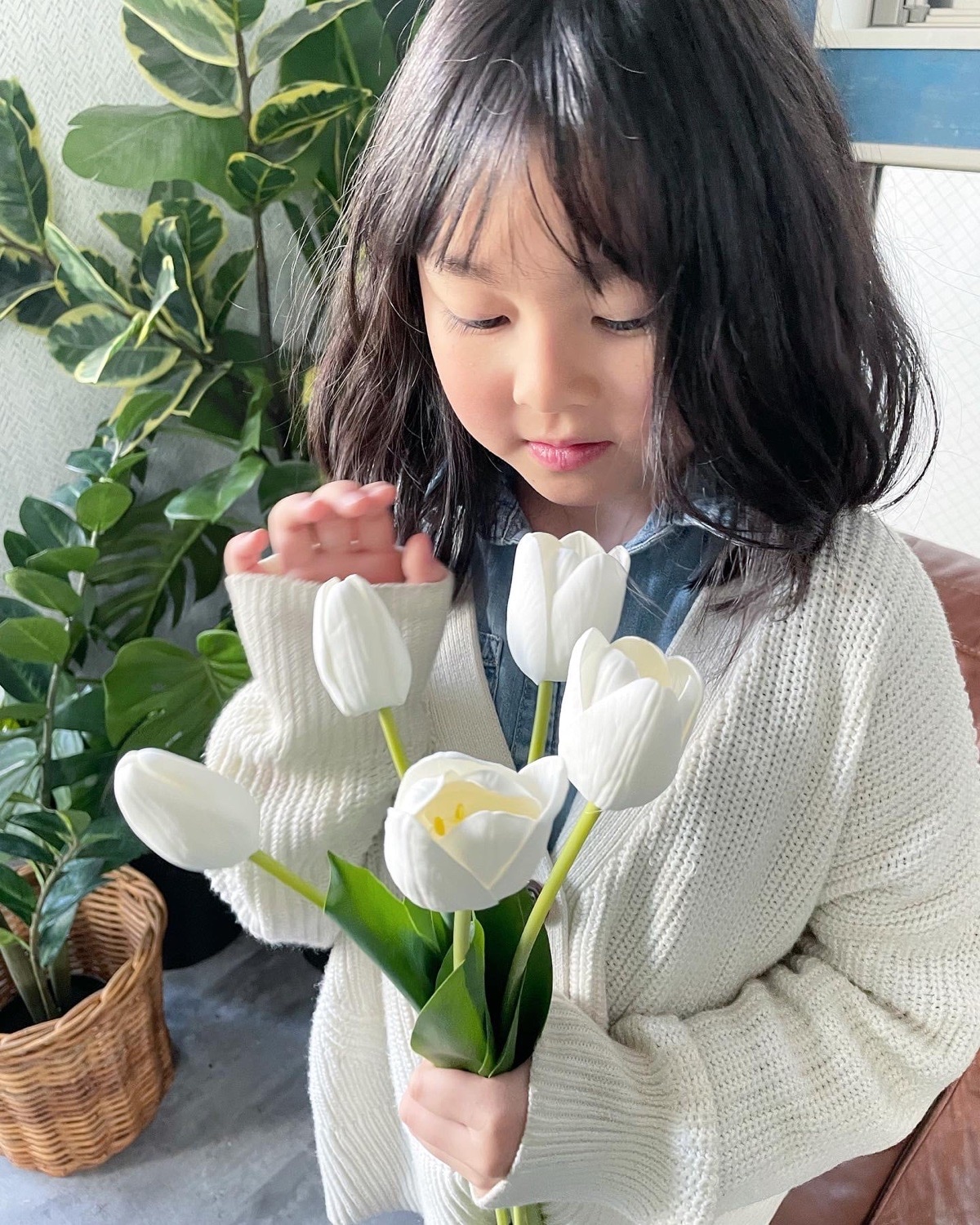 油絵 直筆仕上げ】ルノワール チューリップの花束を持つ少女 F6