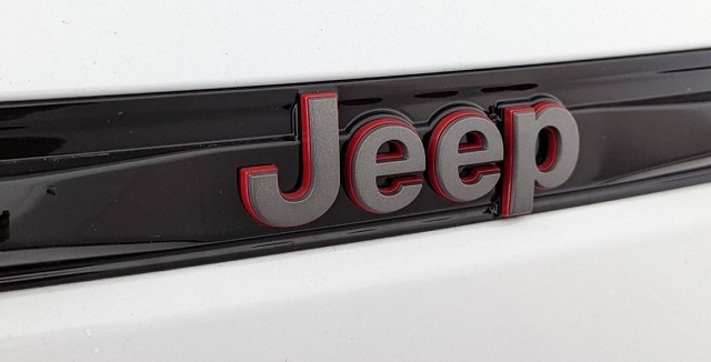 ジープ グランドチェロキー リアエンブレム 22y－ グランドチェロキー 5人乗り用 純正 リアゲート Jeep