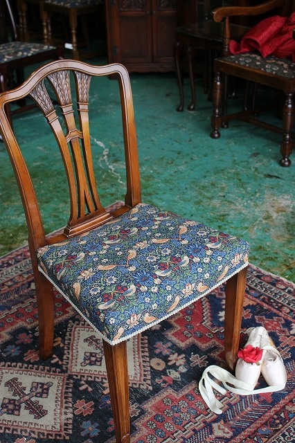 イギリス アンティーク 家具 ダイニングチェア 4脚セット 英国 4530e イギリス アンティーク 家具 ダイニングチェア 4脚セット 英国 4530e