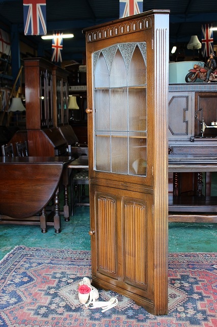イギリスアンティーク家具 コーナーキャビネット コーナーショー