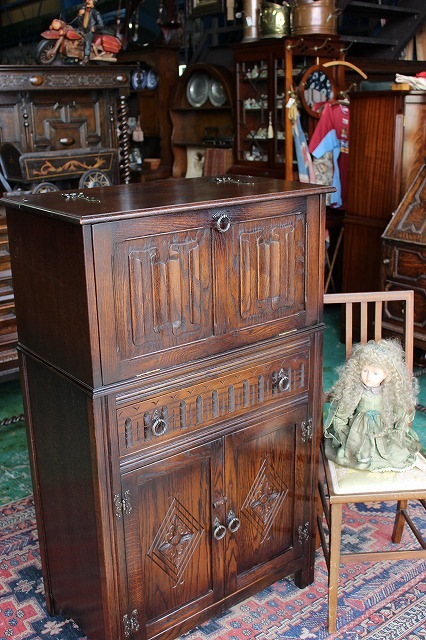 ■G141■イギリスアンティーク/英国■カクテルテーブル■サイドテーブル■マホガニー■クラシック■トラディショナル■ ワインがたっぷり入る高級な英国家具、アンティークのカクテル