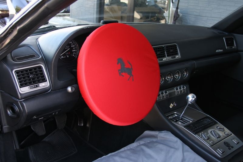 ☆美品☆　Ferrari　フェラーリ　純正 　ステアリングカバー　フェラーリエンブレムロゴ　正規品　e-109 FerrariフェラーリF355純正シート用カバー(1脚) フェラーリ Ｆ３５５