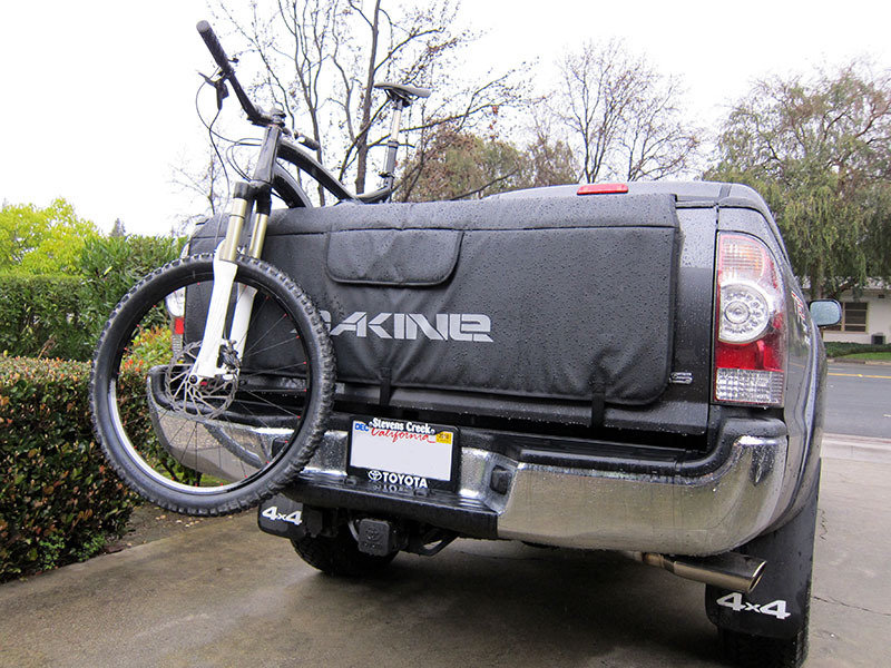 DAKINE、ハイラックス、ピックアップ、テールゲートパッド ハイラックスのピックアップトラックのある生活・pickup pad