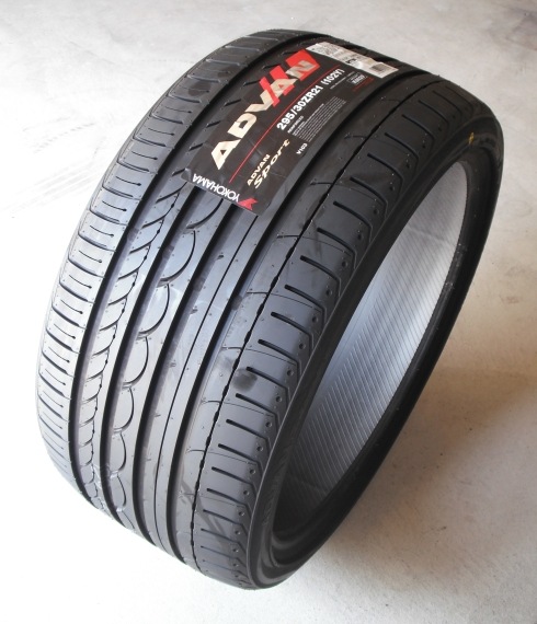 ほぼ新品】 トーヨータイヤ 295/30R22 2本 放し