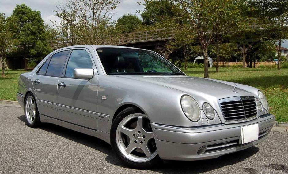 純正品】 AMG エンブレム フロント メルセデス ベンツ