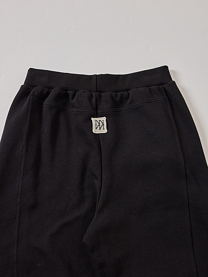 本日のみ　YENN KNEE TUCK SWEAT PT /新品タグ付き 楽天市場】YENN イエン KNEE TUCK SWEAT PT ニータック
