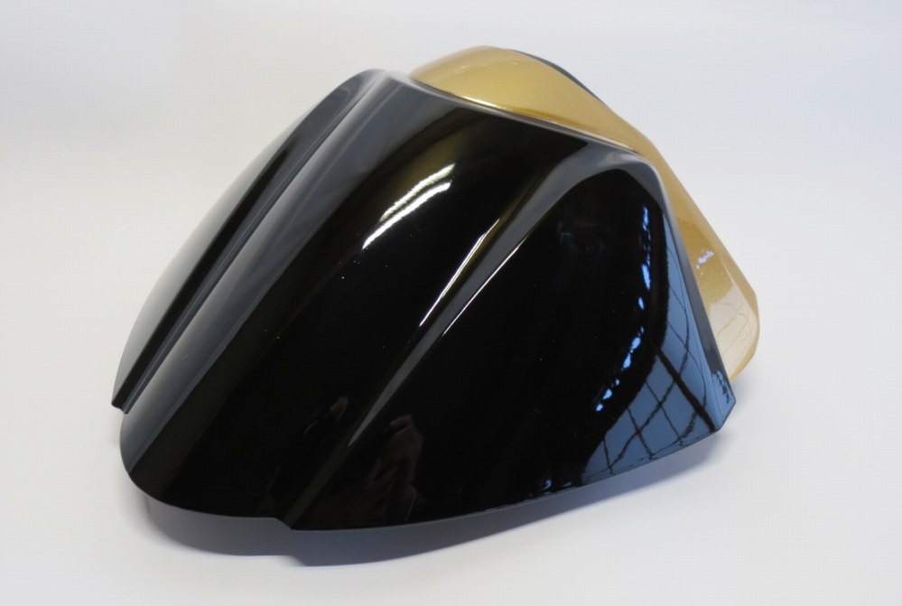 2021- ハヤブサ 隼 純正シングルシートカウル 黒金 ハヤブサ用 シングルシートカウル 黒／金 21〜新型ハヤブサ用