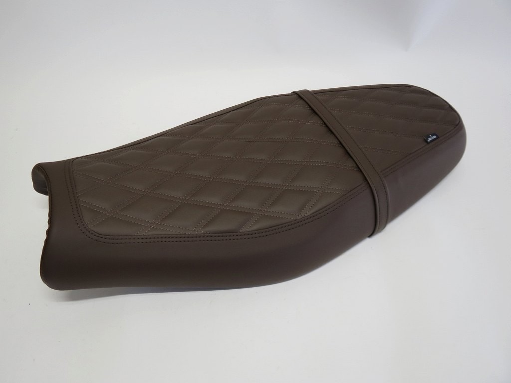 トライアンフ スラクストン900 バイクシート トライアンフ スラクストン900 シート 茶 トライアンフ スラクストン