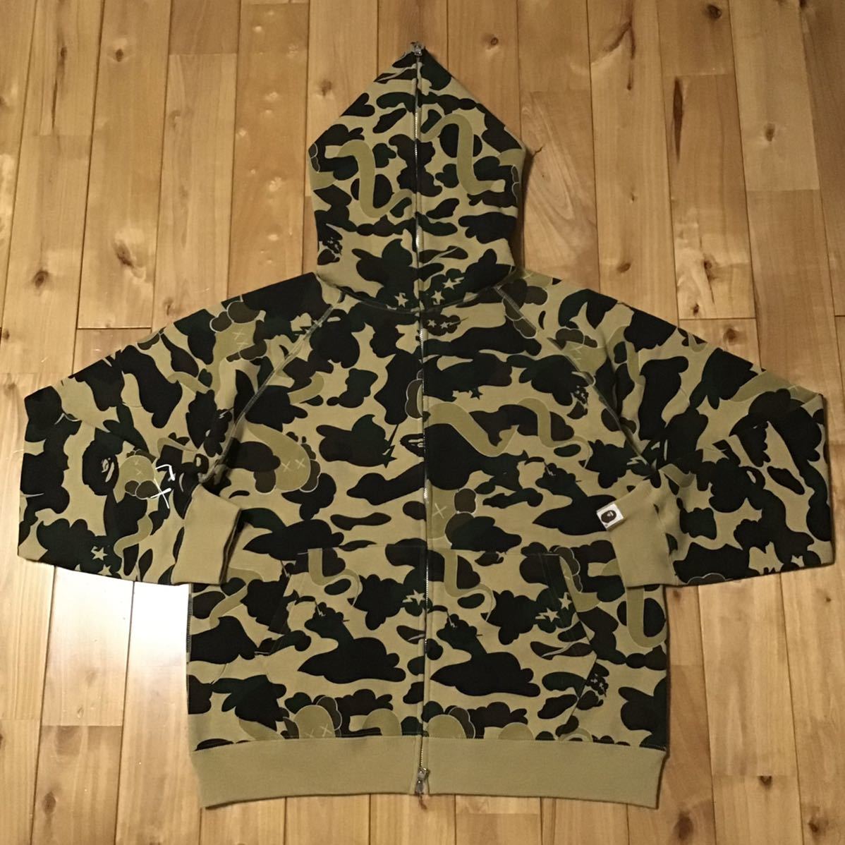 ☆美品☆ kaws × bape 1st camo パーカー Sサイズ a bathing ape