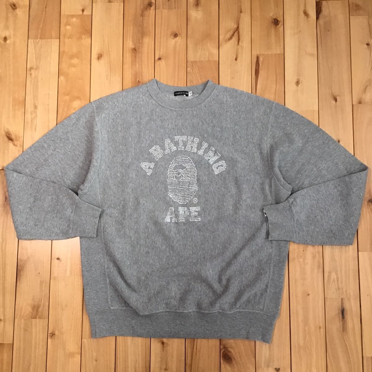 ら*ら様 希少　A BATHING APE ロゴトレーナー⭐︎スワロフスキー⭐︎ スワロフスキー カレッジロゴ 長袖 スウェット Lサイズ a