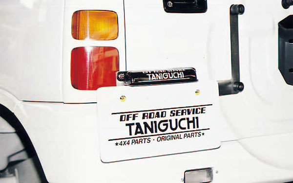 ジムニー　jb23 スペアタイヤ、ナンバー灯移動ブラケット　タニグチ製 Amazon | タニグチ JB23ジムニー用・ナンバー移動キット（スペア