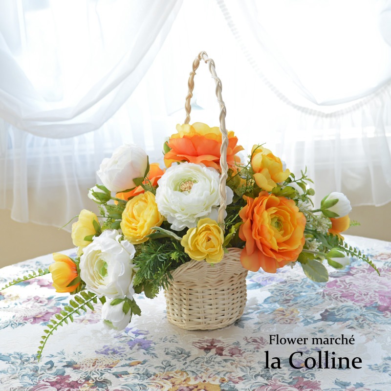 ラナンキュラスとフレッシュリーフのアレンジ