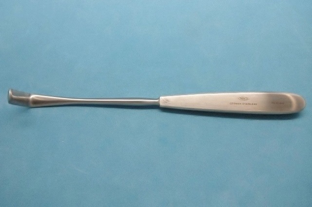 ランゲンベック扁平鈎 21.0cm（皮下・筋層の牽引、周囲の臓器