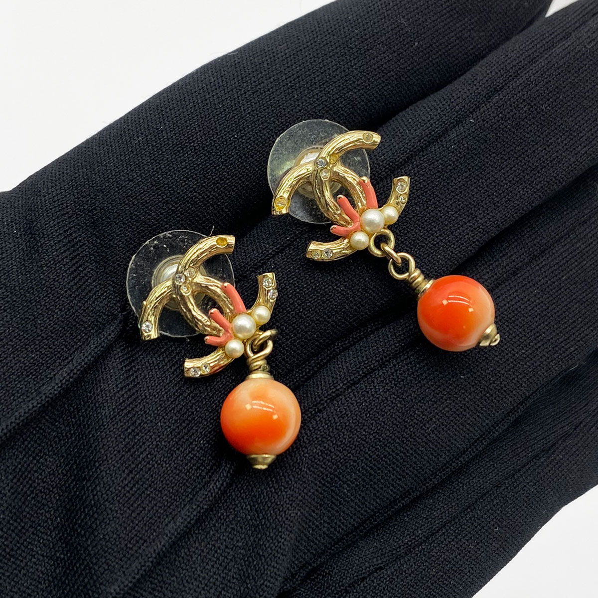 CHANEL】オレンジロゴピアス