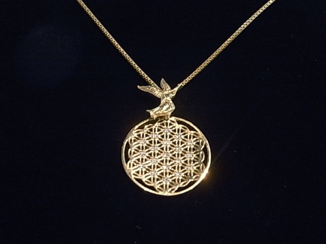 定価七万　金糸入り　水晶　三角　ペンダント 定価七万金糸入り水晶三角ペンダント