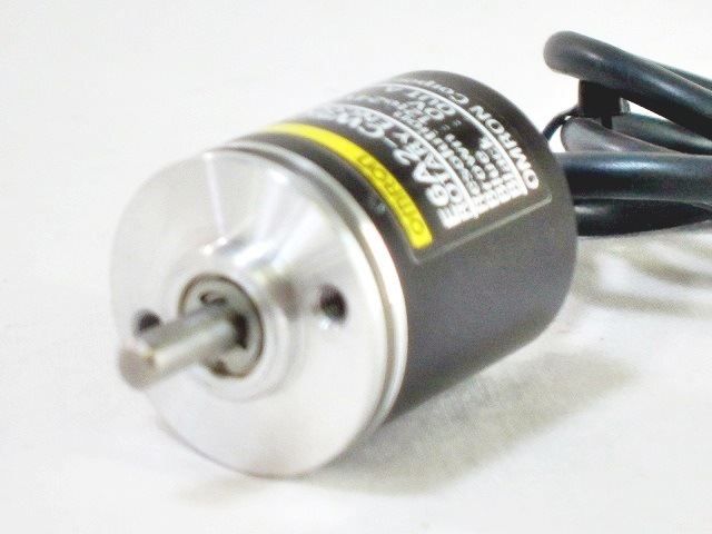 *新品 OMRON オムロン E6A2-CW5C 100P/R 2M 用 ロータリエンコーダ保証 オムロン インクリメンタルエンコーダ 100 インクリメンタル 軸径：4mm