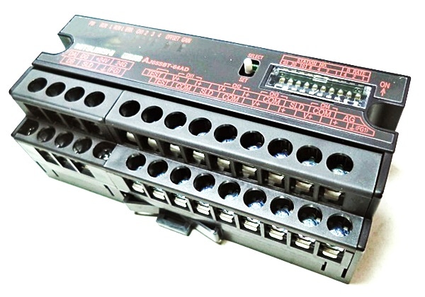 新品 MITSUBISHI/三菱 何気なし AJ65SBT2B-64AD アナログ-デジタル変換  