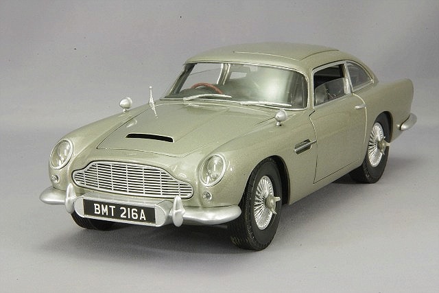 ミニチャンプス ボンドコレクション アストンマーティン ゴールド 1/64