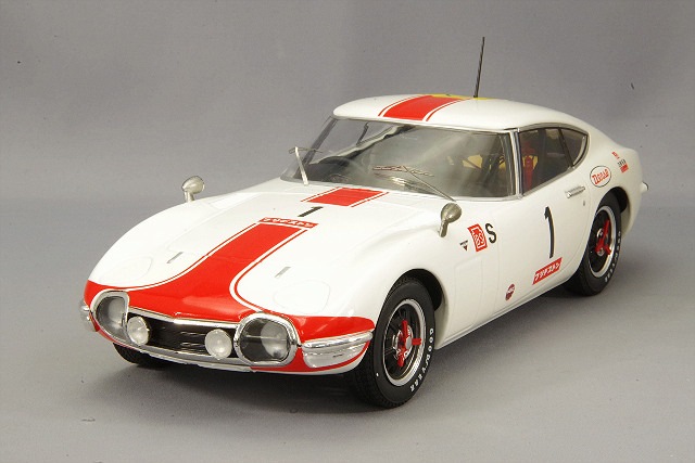 First18 1/18 TOYOTA 2000GT 赤＆富士24HRS 優勝車 Amazon | AUTOart 1/18 トヨタ 2000GT レッド 完成品 | ミニカー