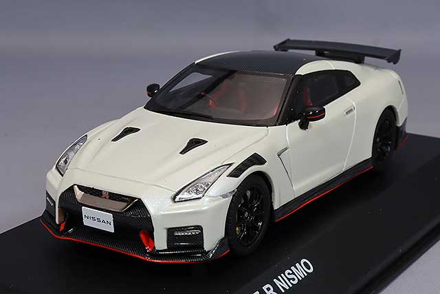 京商1/43 日産GT-Rトラックエディションエンジニアリングバイニスモホワイト アイドロン 1/43 日産 GT-R トラックエディション エンジニ