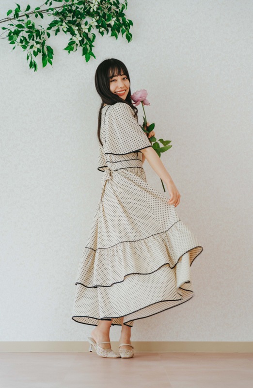 フレアスリーブスクエアカラーパイピングティアードワンピース