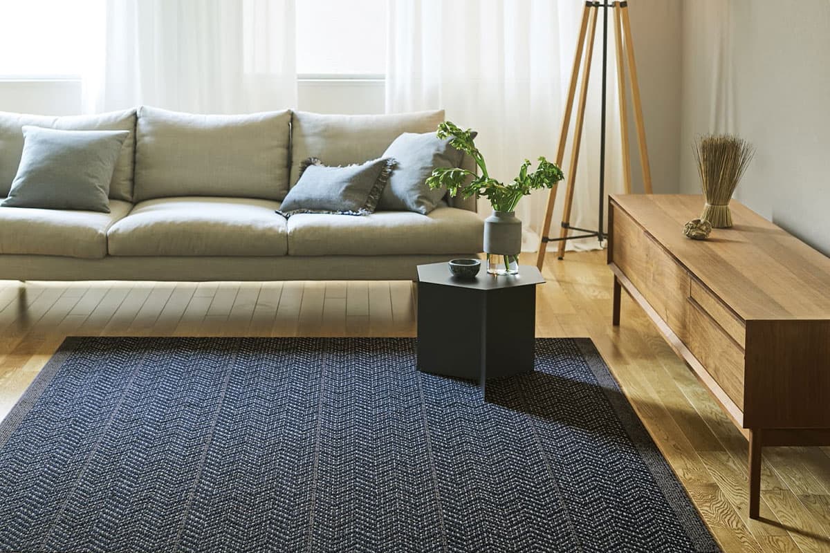 店舗・EC限定】ウール100％ラグ ジップスコット（アイボリー