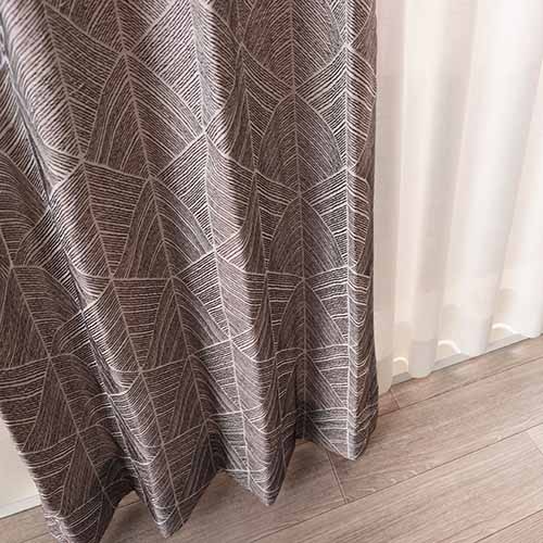 【オーダー】ナチュラルモダン 自然モチーフな柄が特徴の形状記憶付 AK29004(ブラウン)