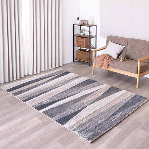 モダン ウィルトン ストライプ模様が特徴の輸入柄物カーペット「スウェル（ダークグレー）」