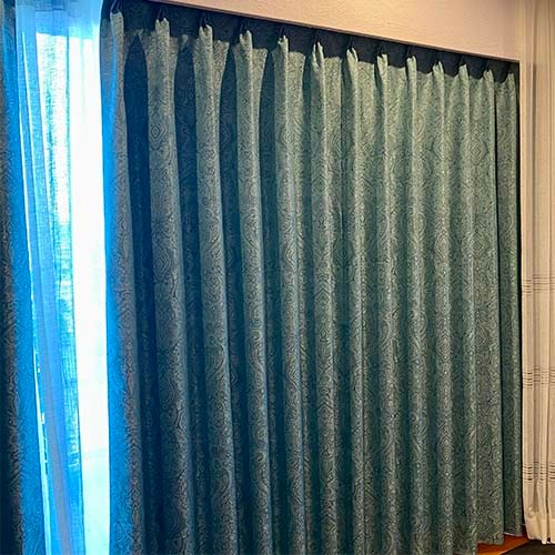 Green ☆ bell様オーダー品 オーダー】遮光1級裏地付 防炎 ペイズリー柄の形状記憶付