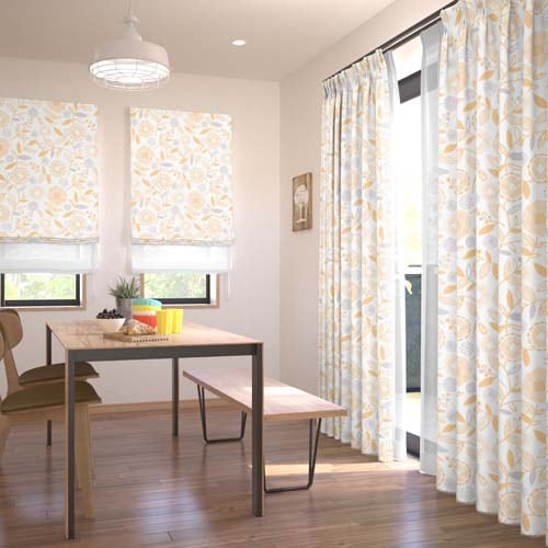 古い白磁リングがついた生成りのカーテン 古い白磁リングがついた生成りのカーテン 古い白磁リングがついた