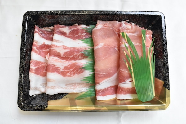 【肉のカジ】美明豚 しゃぶしゃぶ用　３００ｇ（ロース１５０ｇばら１５０ｇ）