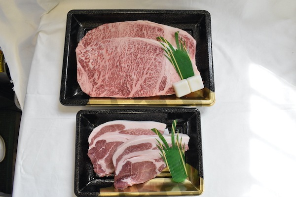 【肉のカジ】ステーキセット ●A5ランク●常陸牛サーロインステーキ３００ｇ×２枚＋美明豚ロースステーキ１４０ｇ×２枚