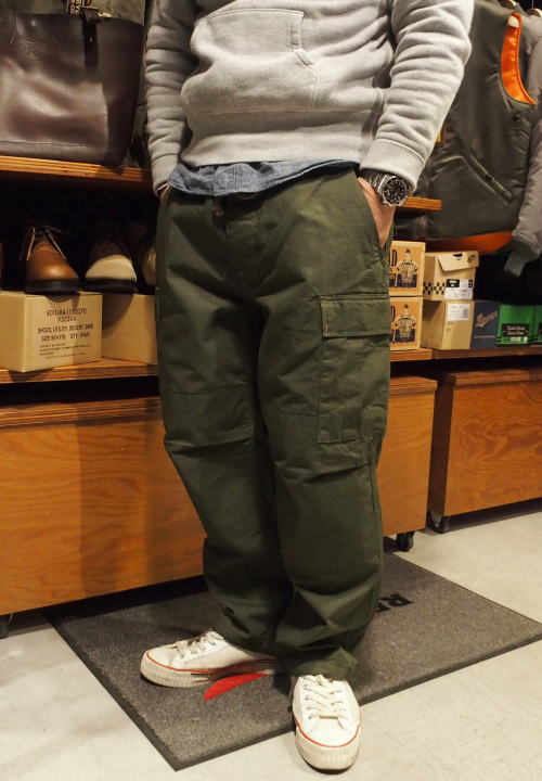 新品 NY発 KILOGRAM キログラム カーゴパンツ ベージュ US 32 新品 NY発 KILOGRAM キログラム カーゴパンツ ベージュ US 32