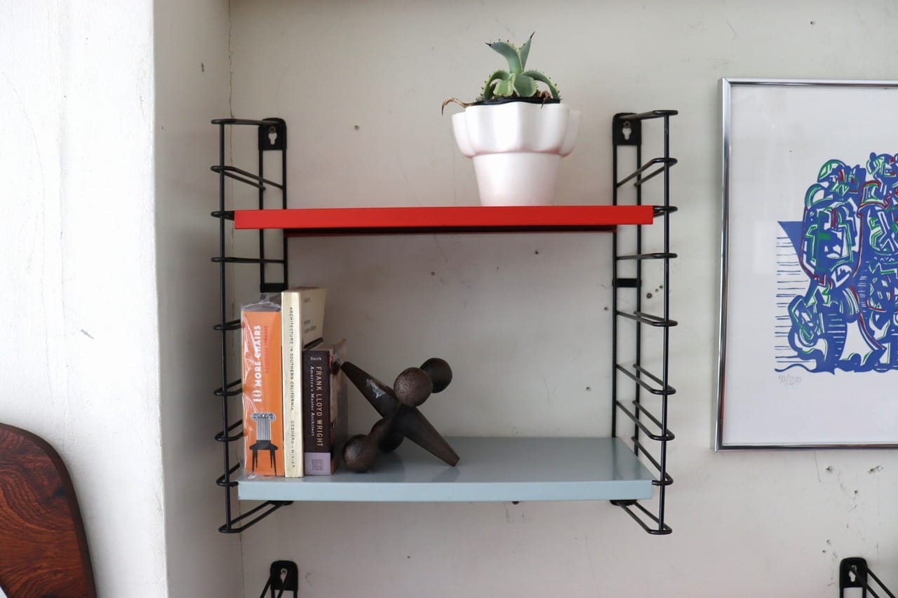 TOMADO社製ウォールシェルフ(グレー・レッド)