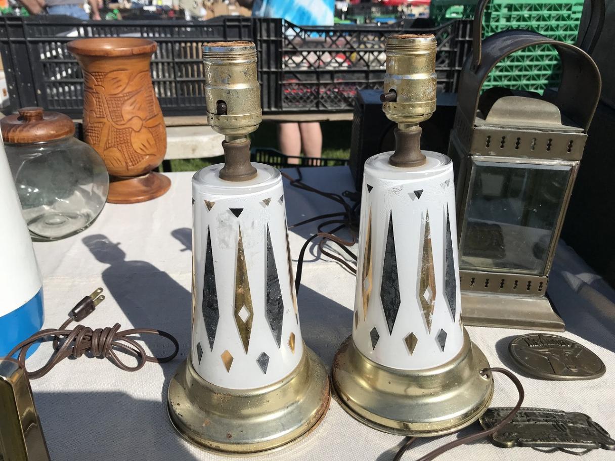 ガラスベーステーブルランプ