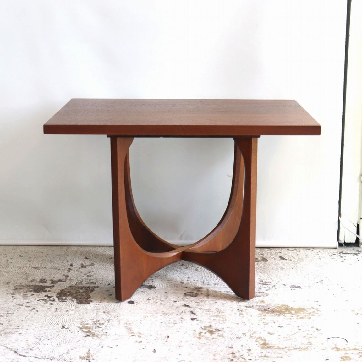 ✦1960〜1970✦PUレザー張り ラウンジチェア 木製脚　喫茶店　昭和レトロ ✦1960〜1970✦PUレザー張り ラウンジチェア 木製脚 喫茶店 昭和