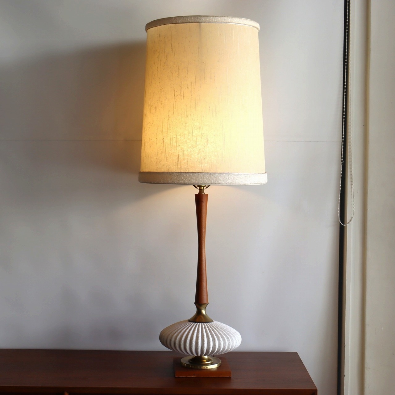 ホワイトポタリーベーステーブルランプ