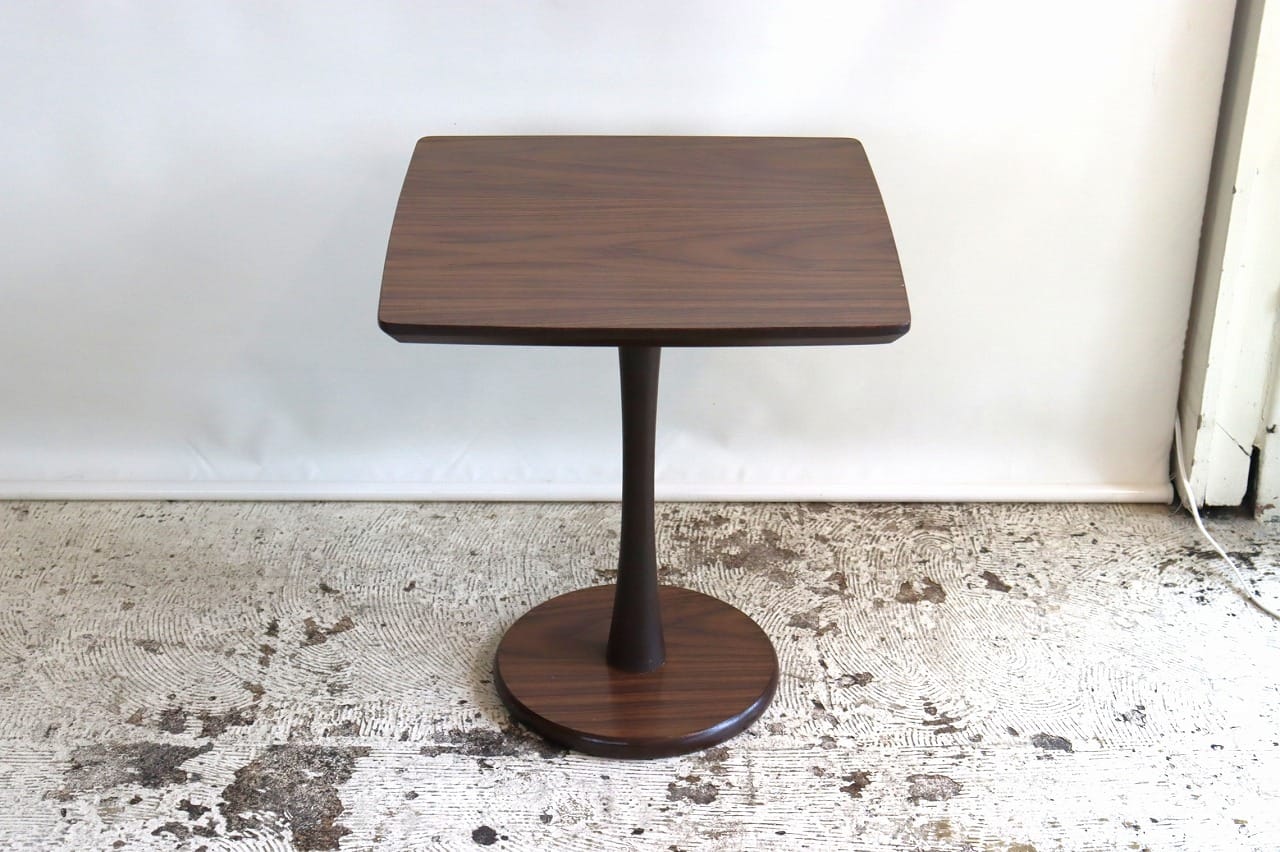 サイドテーブル