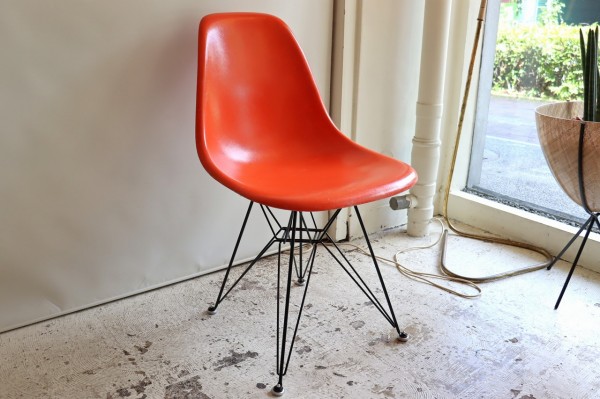 イームズ サイドシェルチェア オレンジ vitra正規品 イームズ サイドシェルチェア オレンジ vitra正規品 ハーマン