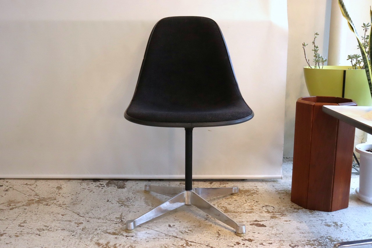 ハーマンミラー社製イームズサイドシェルチェア(ジラードファブリック)